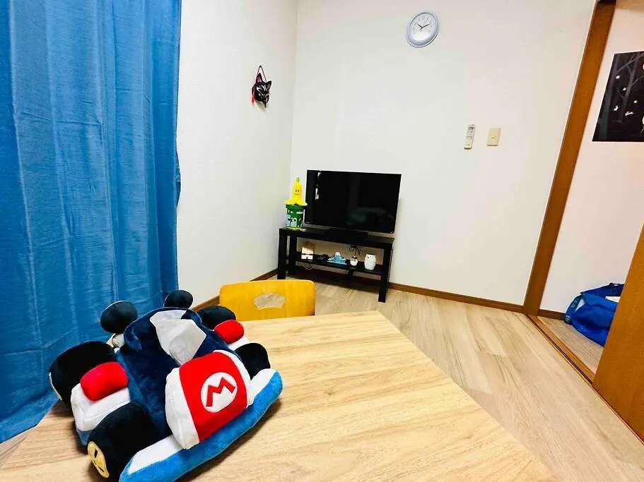 Apartment 3-2,黒門市場まで30秒!の激近道頓堀徒歩6分!難波駅徒歩7分!通天閣徒歩9分!人気観光エリアへもすぐ! Ōsaka