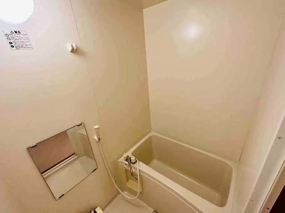Apartment 3-2,黒門市場まで30秒!の激近道頓堀徒歩6分!難波駅徒歩7分!通天閣徒歩9分!人気観光エリアへもすぐ! Ōsaka Japan