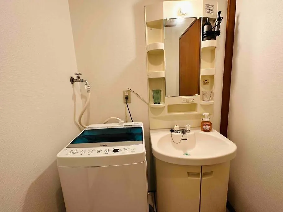 Appartement 3-2,黒門市場まで30秒!の激近道頓堀徒歩6分!難波駅徒歩7分!通天閣徒歩9分!人気観光エリアへもすぐ! Osaka